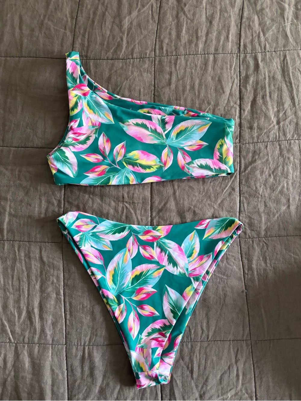 Skatie Ellis Top and Kelly Bottom